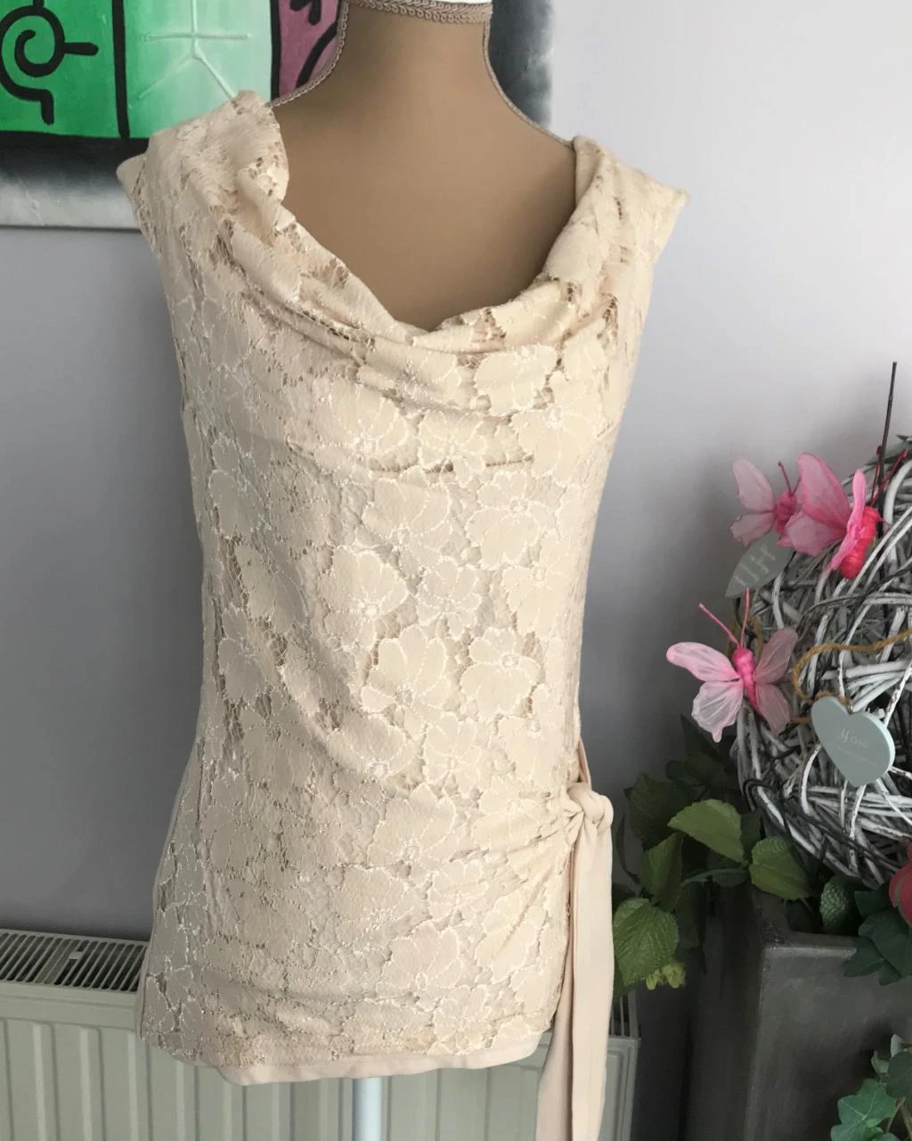 Lola & Lisa M36/38 nieuwe top met kant voorkant en strik .